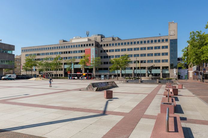 Het voormalige Stadskantoor aan het Stadhuisplein in Eindhoven, waar bedrijf Sendcloud 5.000 vierkante meter heeft gehuurd. Dat was de grootste transactie op de kantorenmarkt in 2020.