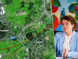 Aartselaar dreigt met juridische stappen tegen Vlaams minister Lydia Peeters (Open Vld): “Na de zomer geen beslissing? Dan stappen we naar de rechter” 