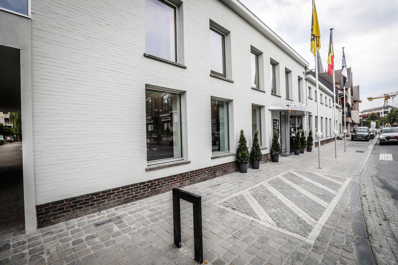 IN BEELD. Jabbeke opent vernieuwd gemeentehuis Foto hln.be