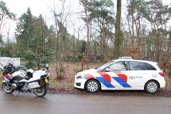 In een permanent bewoond zomerhuisje aan de Reebokkenweg in Holten is een brand ontstaan