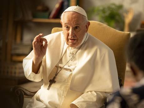 Paus Franciscus (86) weer opgenomen in ziekenhuis