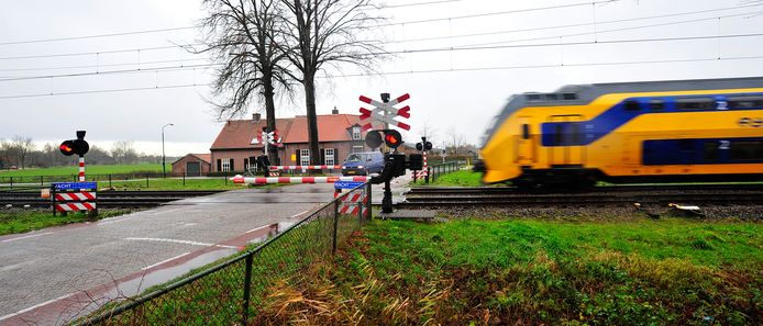 Er rijden straks heel veel meer treinen over de spoorwegovergangen in Esch.