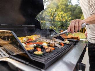 “Hou rauwe en al gebakken voeding altijd apart!”: 5 belangrijke tips om met warm weer je barbecue niet te laten eindigen in een voedselvergiftiging