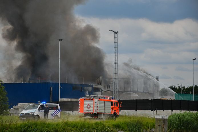 De rookpluim was ver buiten Kampenhout te zien.