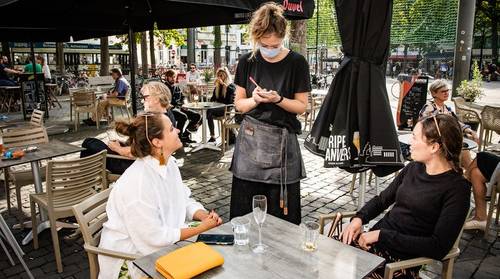 Alleen klanten buiten, enkel 's middags open of andere regels voor restaurants en cafés? Waarom 'creatieve oplossingen' geen optie zijn voor heropening horeca