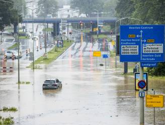 Riemst en Bilzen getroffen door hevige regenval, Nederlandse snelweg volledig versperd