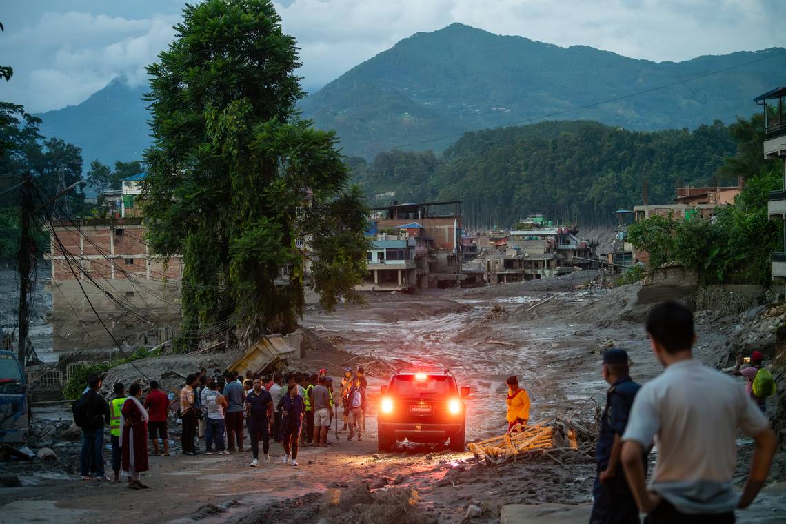 Over de ramp in Nepal: ‘Politieauto’s reden door de hele vallei met grote rode vlaggen en riepen door speakers mensen op om hun huis te verlaten’