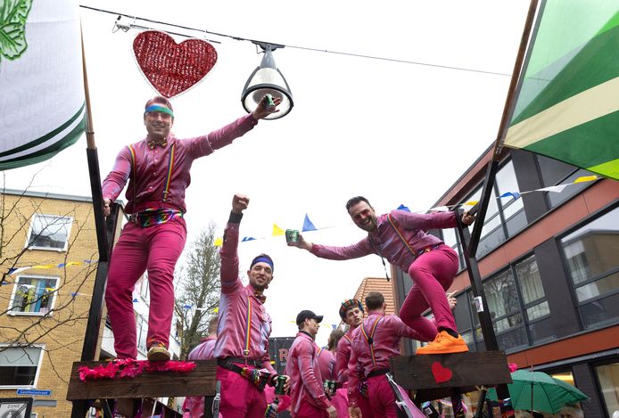Waar is dat feestje, in Leutekum is dat feestje.