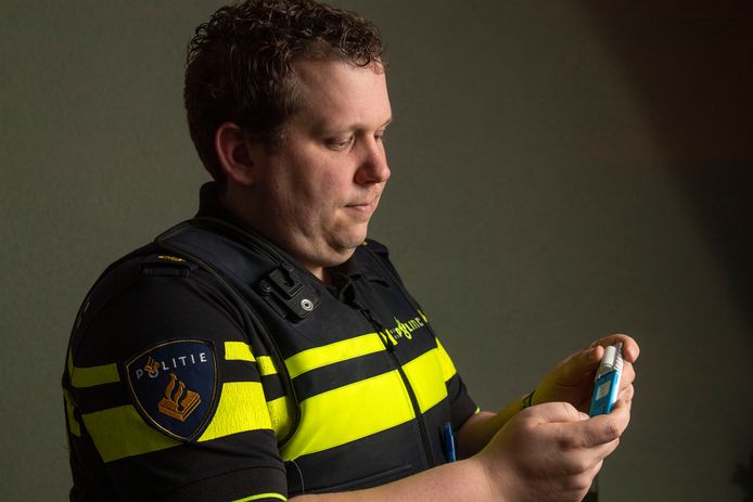 Agent Daan Nijhuis vertelt over de vele drugsrijders die hij tegenkomt.