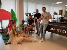 Naar kantoor in de hitte: ‘Zolang je het leuk hebt met elkaar, zijn werknemers prima productief’