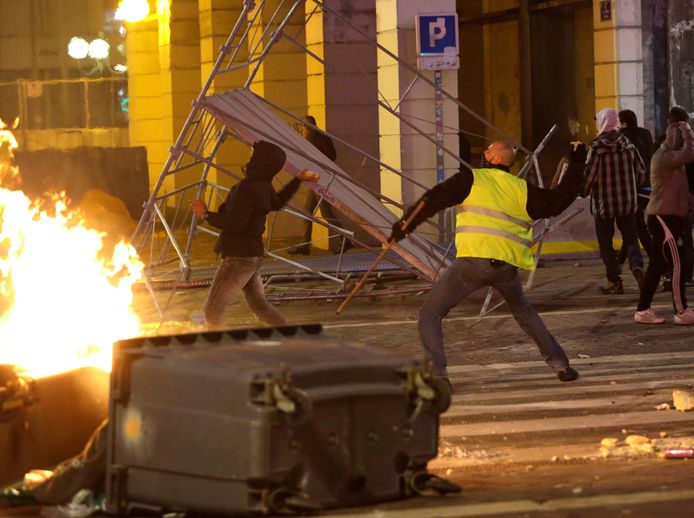 Ook in Marseille kwam het zaterdag tot hevige rellen.