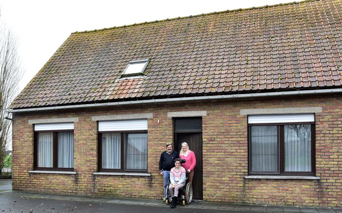 De familie Haghedooren uit Roesbrugge vulde hun stookolietank met een vloeibare brandstof, die voor 33% uit hernieuwbare brandstof bestaat, aangevuld met 67% stookolie.