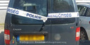De auto van de Nederlanders werd na afloop van het onderzoek verzegeld door de politie.
