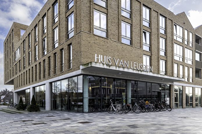In het gemeentehuis van Leusden werd donderdagavond fel gereageerd op het nieuwe coalitieakkoord van Lokaal Belangrijk, CDA en Sociaal Leusden. ,,Waarom vier?”