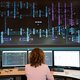 In deze zwaarbewaakte controlekamer wordt het stroomnet in balans gehouden – ook als de zon piekt
