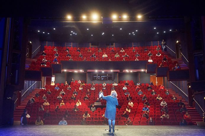 Maart van dit jaar toen theater De Lievekamp dienst deed als 'collegezaal' voor de leerlingen van het TBL.
