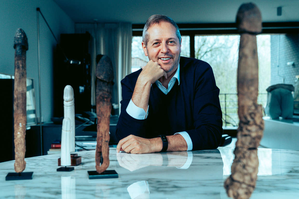 Piet Hoebeke: ‘Dat seks niet meer lukt bij mannen met prostaatproblemen, is een kwalijke mythe. Precies die misvatting maakt dat er nog veel schaamte over is.’ (Foto: Piet poseert tussen zijn pieten) Beeld Illias Teirlinck
