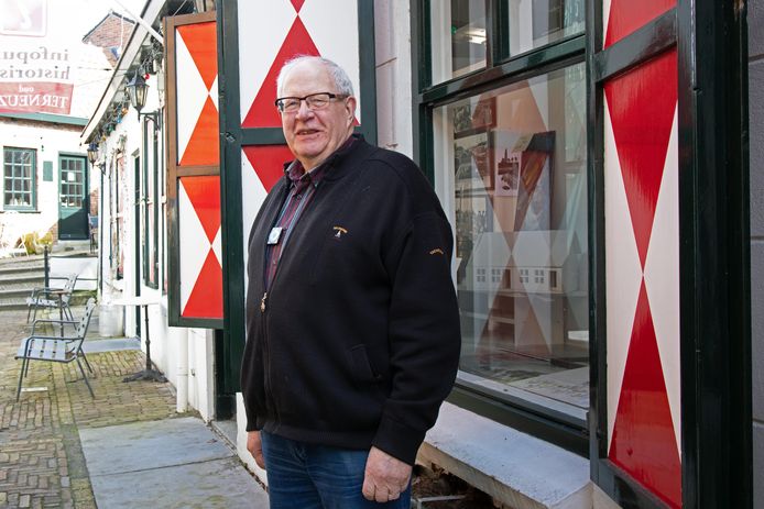 Douwe van der Meer voor het Infopunt Historisch Oud-Terneuzen: ,,Over een paar jaar wonen er in de directe omgeving nog zeker honderd mensen meer, gezien alle plannen voor appartementen in het centrum. Daar moet je rekening mee houden.”