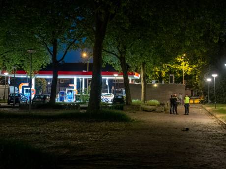 Man (41) zwaargewond gevonden bij parkeerplaats na steekpartij in Den Bosch: ‘Verzamelplaats van verwarde mensen en dealers’