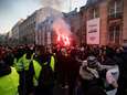 282.000 automobilisten op straat tegen hoge brandstofprijzen: spanningen lopen op bij Elysée, politie vuurt traangas af
