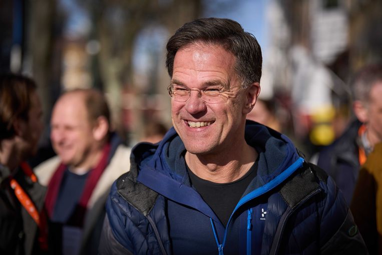 VVD-leider Mark Rutte voert campagne in Den Haag voor de Provinciale Statenverkiezingen. Beeld Phil Nijhuis, ANP