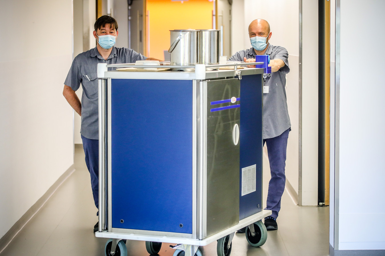 Directieleden ziekenhuis draaien een dag mee op de werkvloer