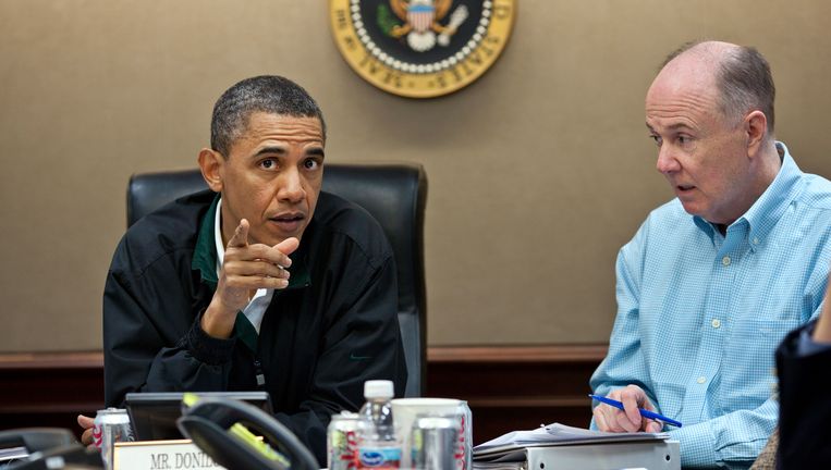 Deze foto is vrijgegeven door het Witte Huis. President Obama zat zondag veel in the Situation Room. Beeld ap