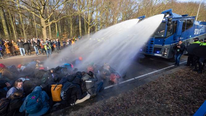 Ingrijpen bij een klimaatblokkade? De burgemeester doet het nooit goed