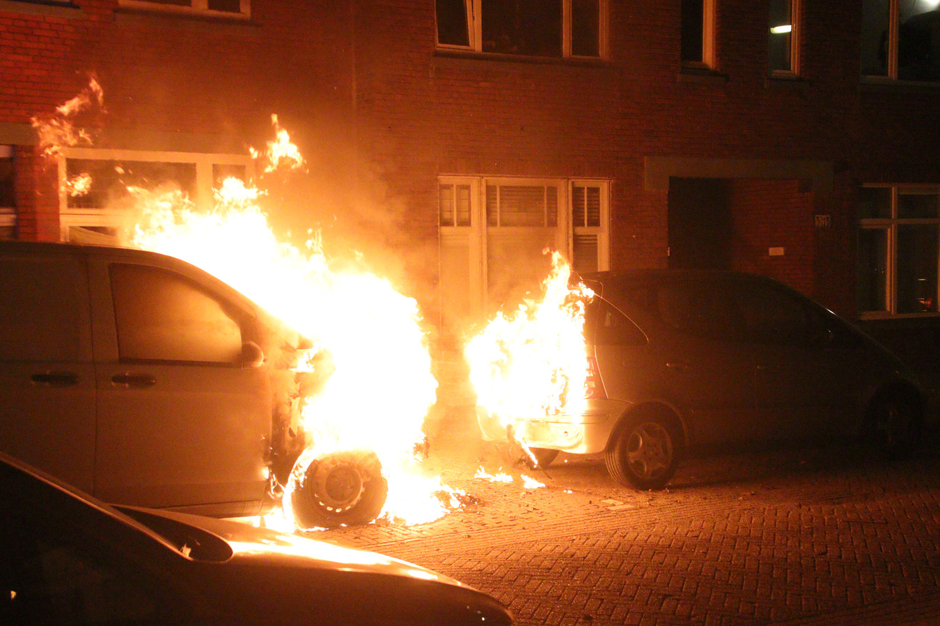 Den Haag opgeschrikt door meerdere autobranden achter elkaar