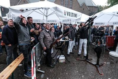 Roy Jansen (29) is de eerste Ettense schutterskoning in de nieuwe feestzaal