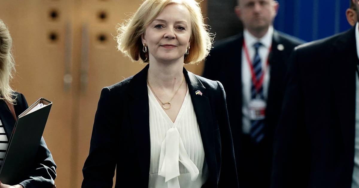 Vernederende U-bocht van Brits premier Liz Truss: “Jezelf zó snel in de ...