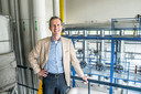Professor Jan-Dirk Jansen bij de warmtekrachtcentrale op de campus van de TU Delft. ,,Geothermie biedt duurzame warmte. Aardwarmte is een warmtebron waarbij nauwelijks CO2 vrijkomt.”