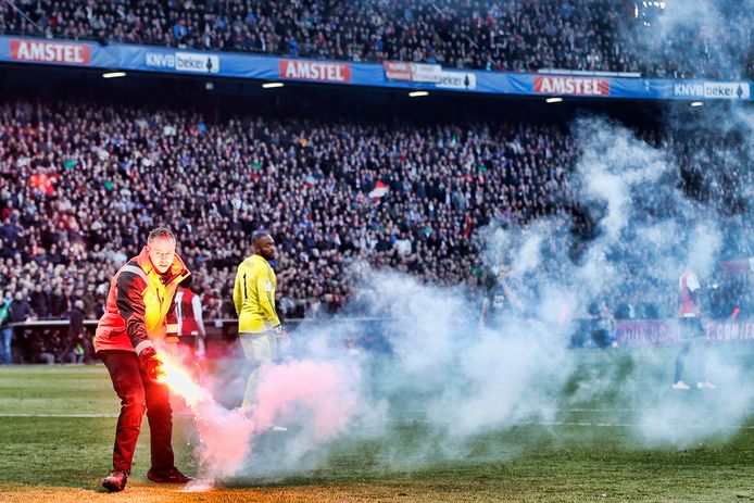 Peregrination Aanvankelijk Verdeelstuk Bekerfinale tussen Ajax en Feyenoord? Een ramp voor de autoriteiten |  Nederlands voetbal | AD.nl