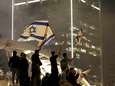 Chaos en protesten in Israël na ontslag defensieminister: Netanyahu roept volk op zich “verantwoordelijk te gedragen”