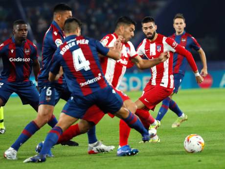 Twee strafschoppen tegen kosten Atlético Madrid twee punten bij laagvlieger Levante