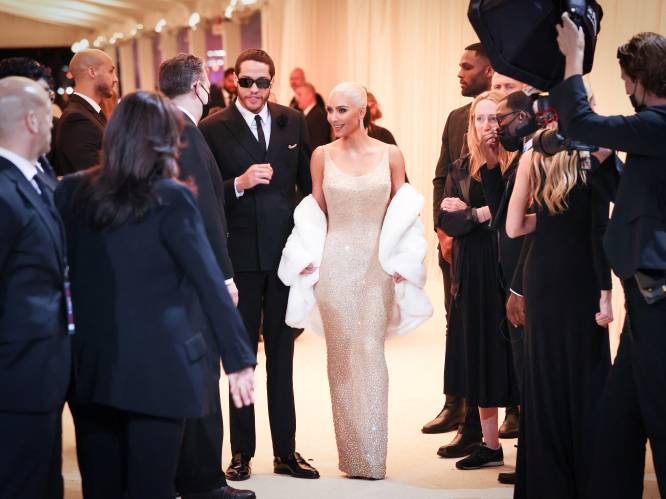 Kim Kardashian droeg niet één, maar twee jurken van Marilyn Monroe tijdens Met Gala