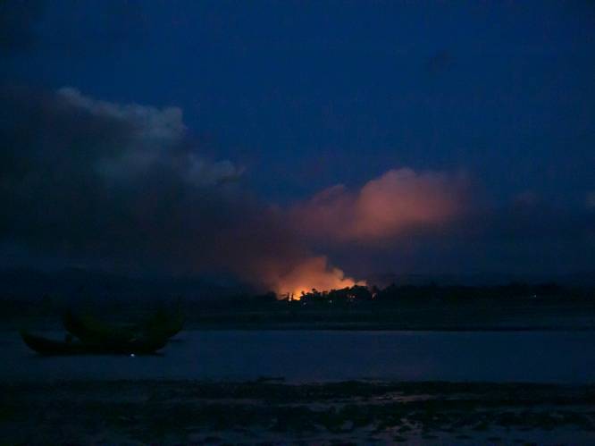 "Veiligheidsdiensten van Myanmar branden Rohingya-dorpen systematisch plat"