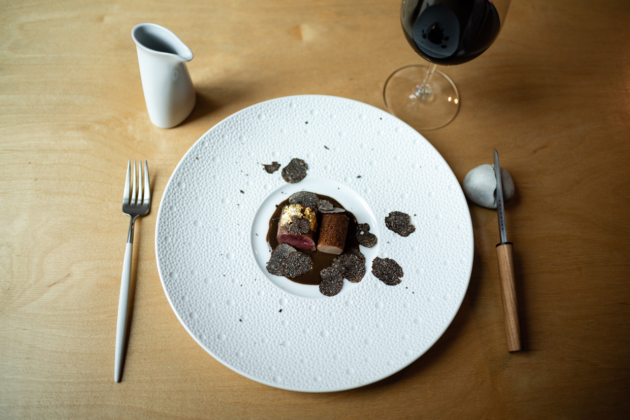 Lièvre à la royale met foie royale bij restaurant Bolenius van chef-kok Luc Kusters Beeld Katja Poelwijk