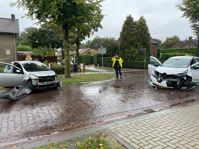 Vrouw gewond na botsing tussen twee auto’s in Odiliapeel