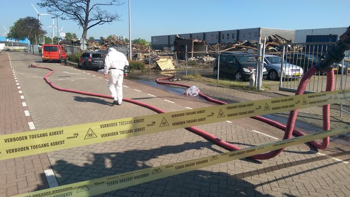 Maandagmorgen wordt er bij de Energiestraat in Kampen nog gezocht naar asbest.