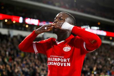 Glansrol voor Bakayoko: Rode Duivel helpt PSV aan 27 op 27 met doelpunt en assist