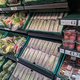 Britse supermarkten vullen lege schappen met foto’s van ontbrekende producten