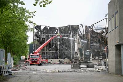Overweldigende ravage na bijna 30 uur durende brand bij Vice Versa in Oss: dit zijn de laatste beeld
