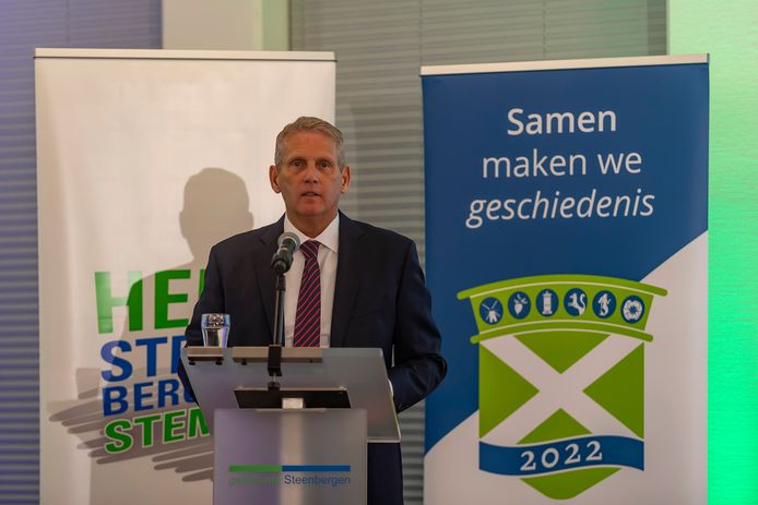 Burgemeester Ruud van den Belt tijdens de uitslagenavond in Steenbergen.