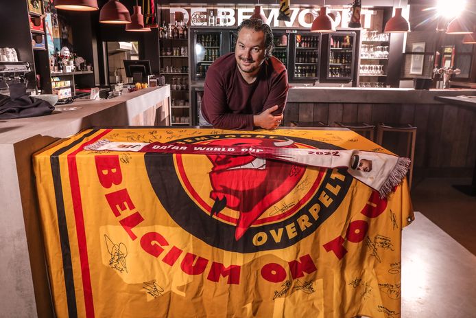 Michael Vandersteen, voorzitter van De Bemvoort, de grootste supportersclub van de Rode Duivels. "Wij hebben in Qatar gezocht naar betaalbare verblijfplaatsen, maar zonder succes. We gaan nu vanuit Dubai het WK van de Belgen volgen."