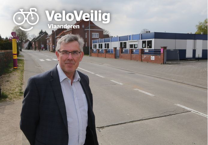 Burgemeester Chris Vervliet aan Kerkomsesteenweg.