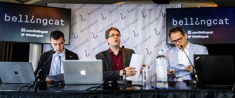 Eliot Higgins (m) van open source onderzoeksorganisatie Bellingcat tijdens een persconferentie over bevindingen in het onderzoek naar de ramp met vlucht MH17.  Beeld ANP