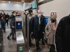 "On peut voir les choses avec optimisme à moyen terme”: le scénario catastrophe s'éloigne en France face au Covid