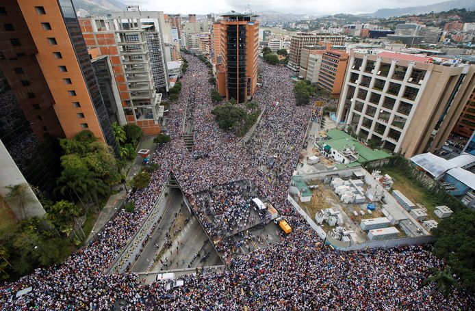Ook in de hoofdstad Caracas zijn vandaag tienduizenden mensen bij elkaar gekomen om te demonstreren tegen Maduro.