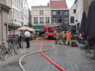 Danscafés in Brugse uitgaansbuurt gecontroleerd op brandveiligheid en dat is nodig: “In elke zaak moet wel iets aangepakt worden”